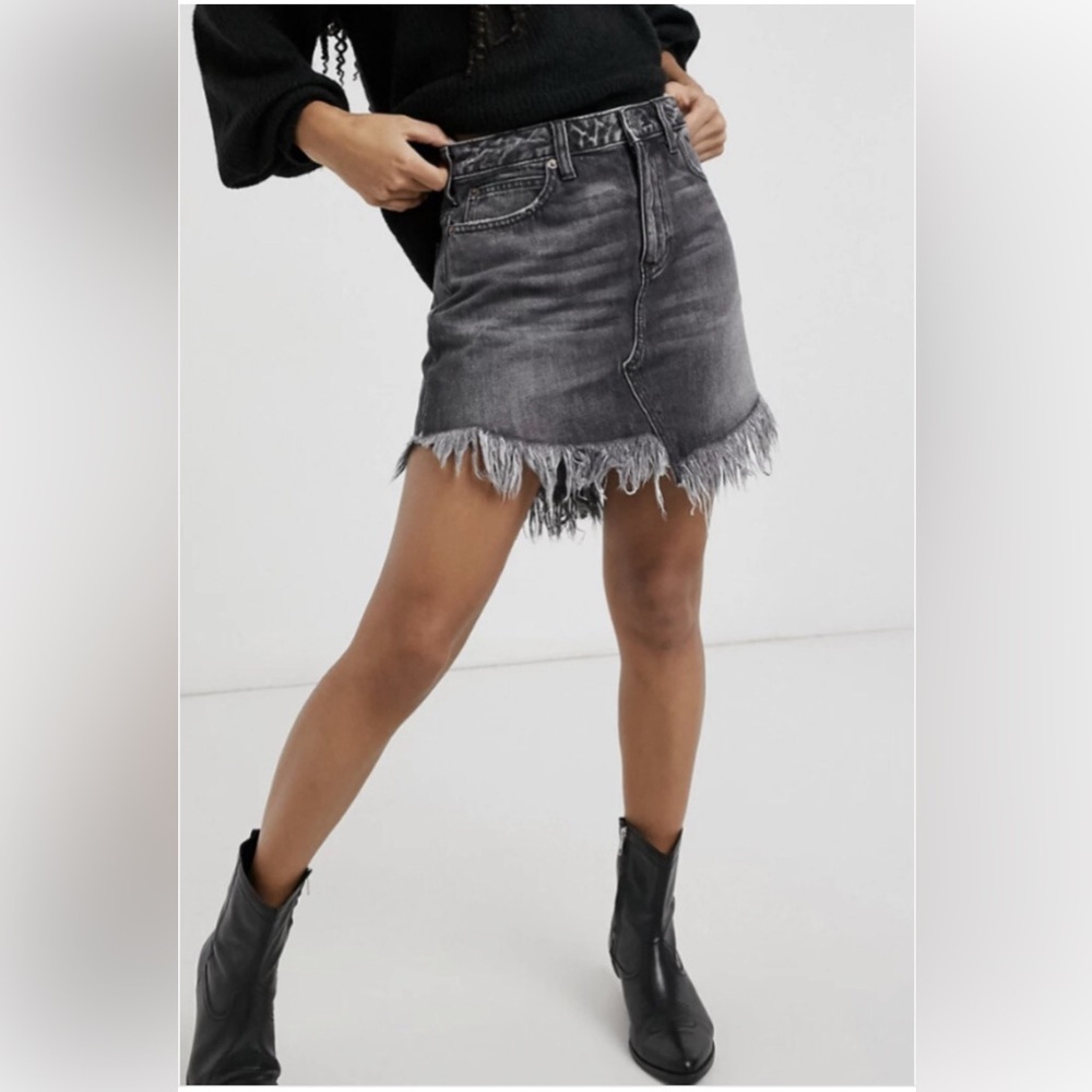 We The Free Frayed Hem Bailey Black Gray Denim Mini Skirt Size 26